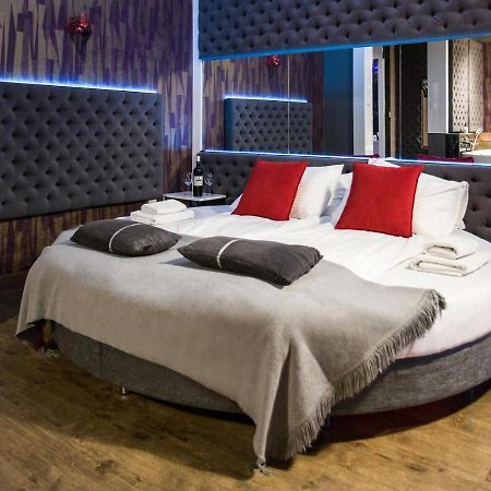 Yourplace Romantic Apartment With Private Patio Cracóvia Exterior foto